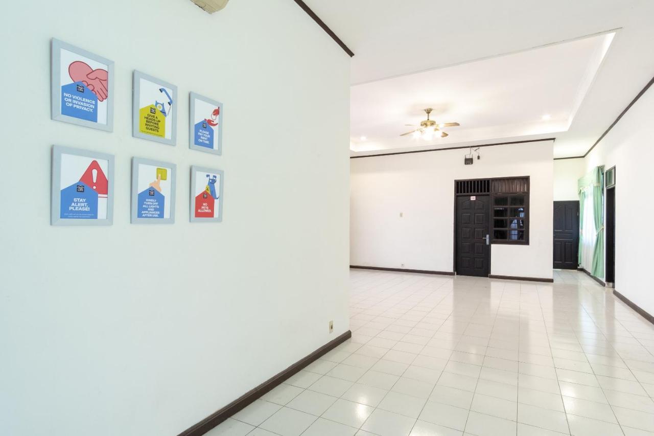 Oyo Living 2843 Raz House Syariah Hotel Medan Eksteriør billede