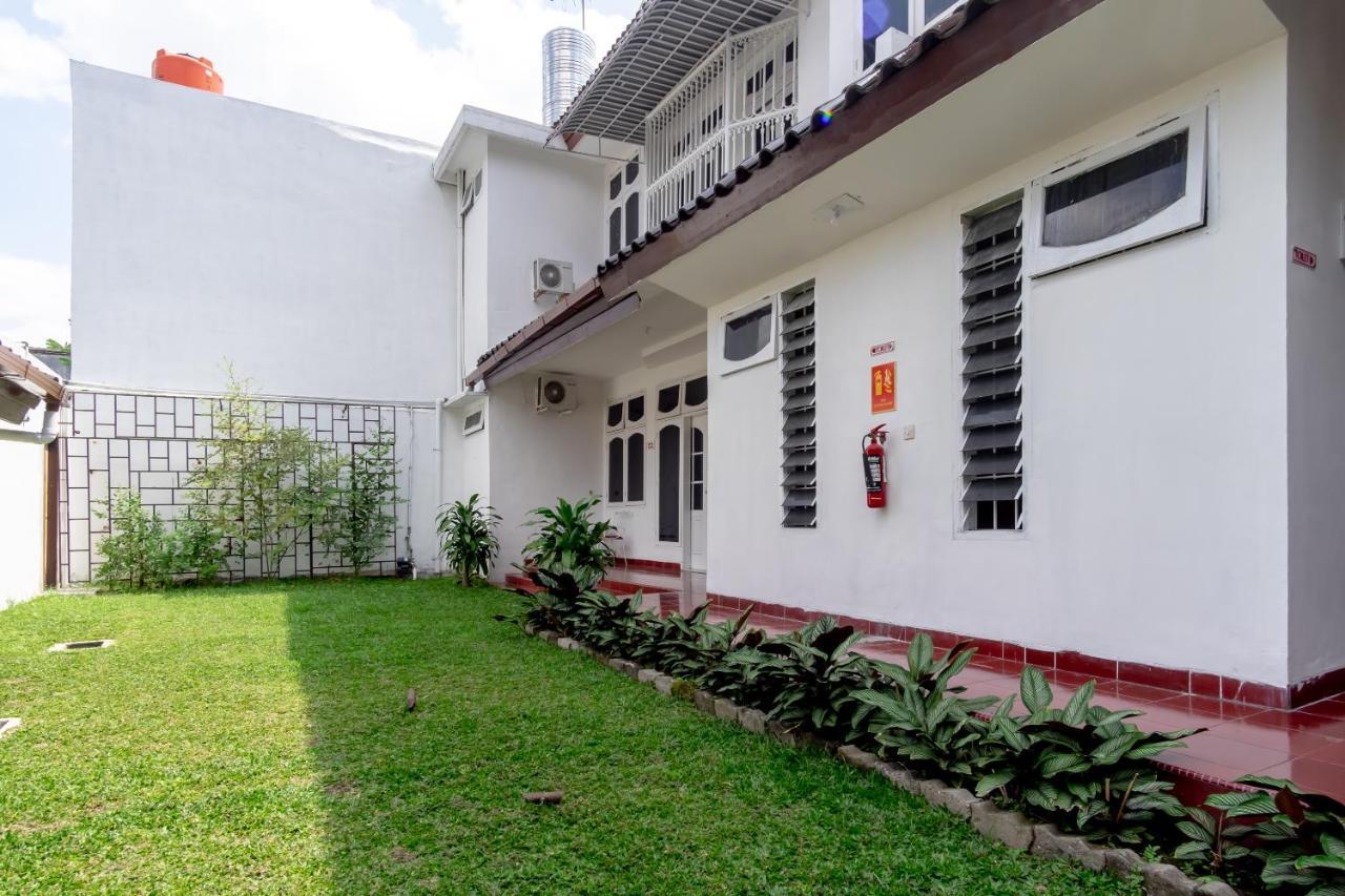 Oyo Living 2843 Raz House Syariah Hotel Medan Eksteriør billede