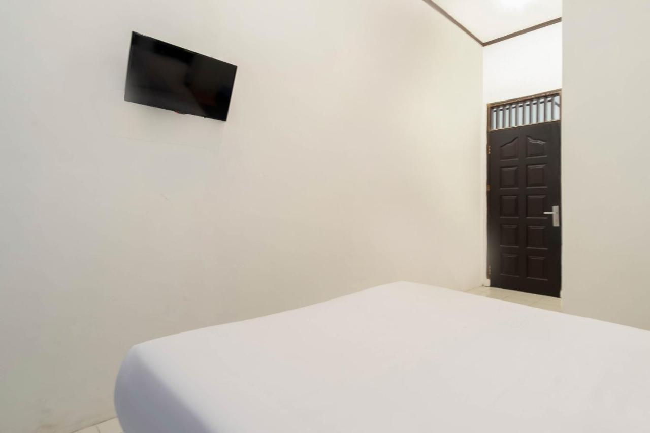 Oyo Living 2843 Raz House Syariah Hotel Medan Eksteriør billede