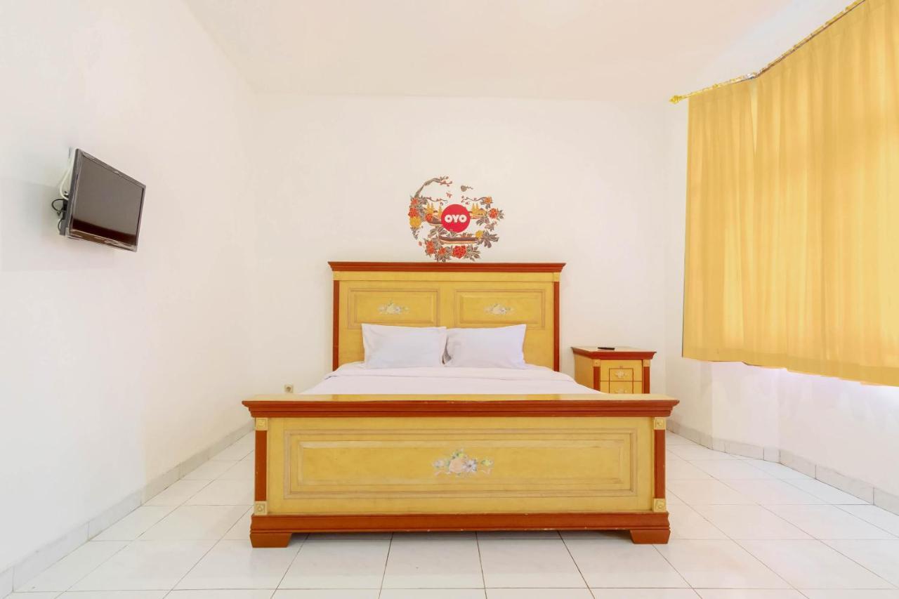 Oyo Living 2843 Raz House Syariah Hotel Medan Eksteriør billede
