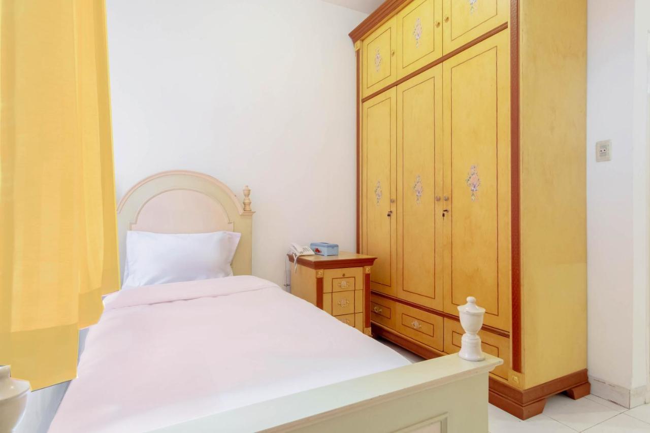 Oyo Living 2843 Raz House Syariah Hotel Medan Eksteriør billede