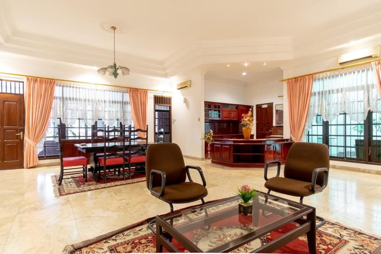 Oyo Living 2843 Raz House Syariah Hotel Medan Eksteriør billede